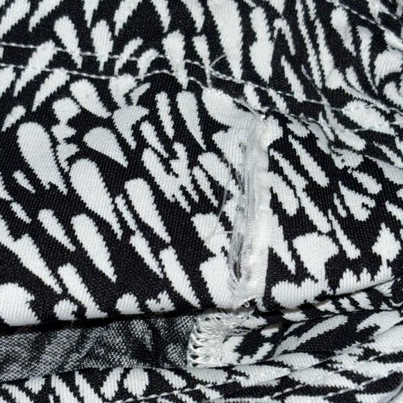 Athleta Ultimate Stash II Textured 7/8 Tight Women's Size Medium Black/white - Picture 15 of 16